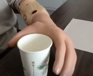 肌電手（喝水）